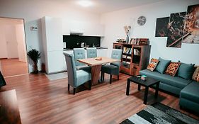 Vienna Shopping Center 12 Apartment
